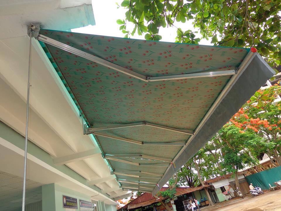 Bạt tay quay và mái hiên di động